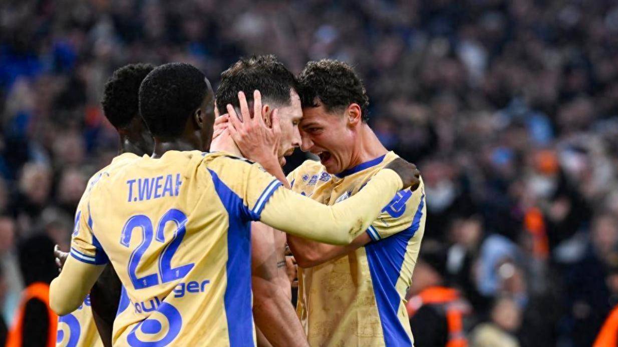 包含卡昂爆冷战胜巴黎FC，法甲劲旅遭遇挑战的词条