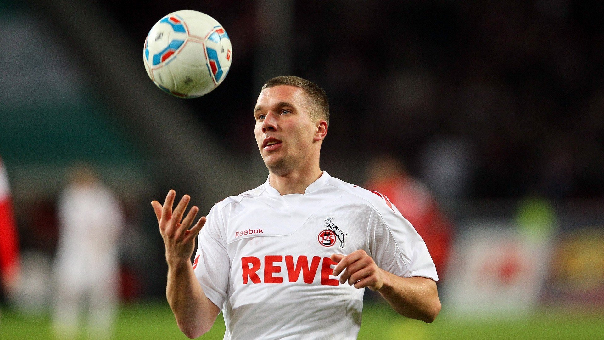 拉什福德爆发，波兰稳稳拿下摩纳哥—足球世界的双重奏