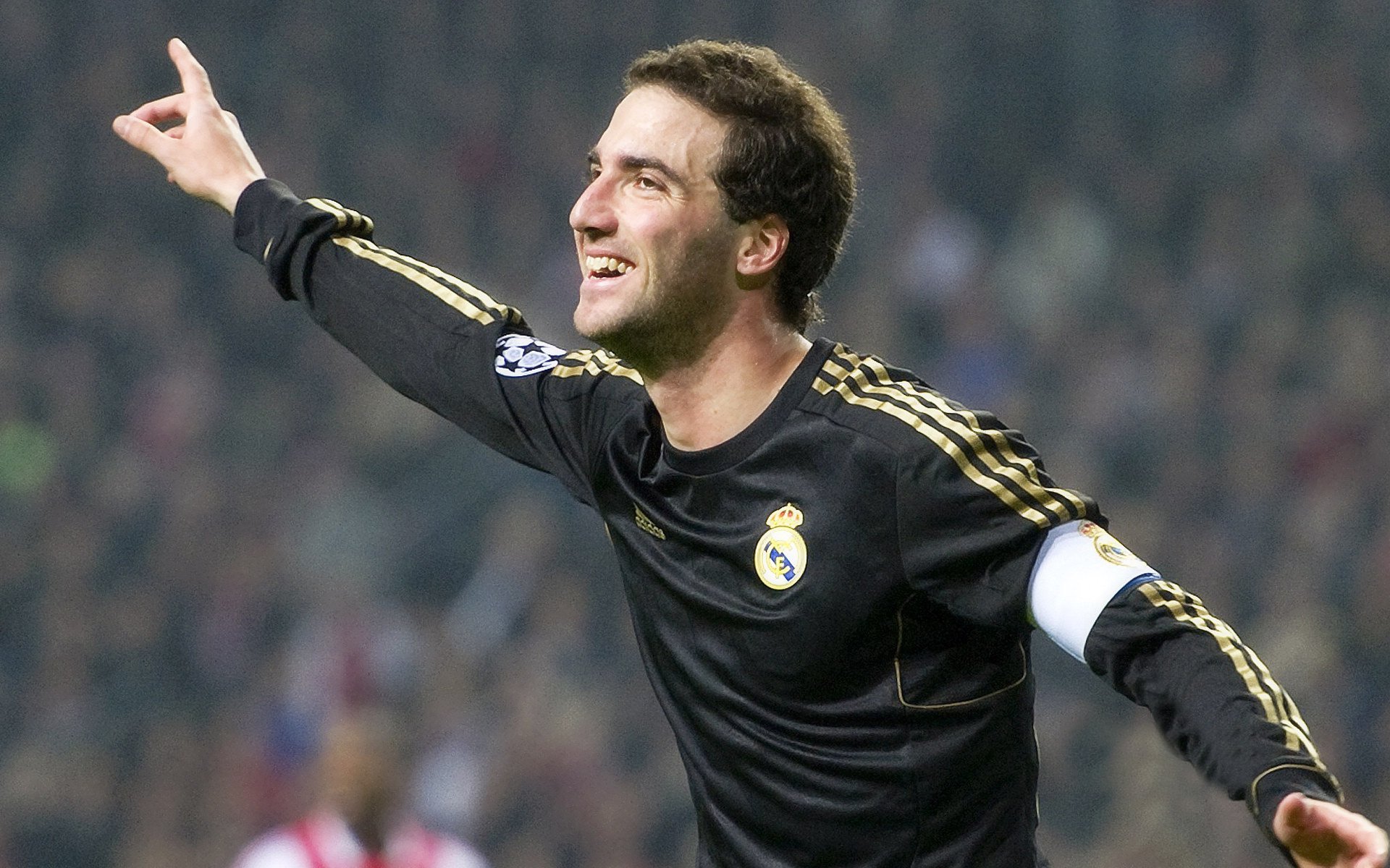 奇才巅峰对决,詹姆斯完美发挥助湖人胜老鹰